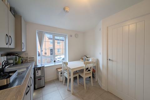 3 bedroom terraced house to rent, Beeston Drive, Pontefract, West Yorkshire, WF8