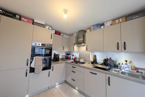 3 bedroom terraced house to rent, Beeston Drive, Pontefract, West Yorkshire, WF8