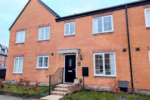 3 bedroom terraced house to rent, Beeston Drive, Pontefract, West Yorkshire, WF8