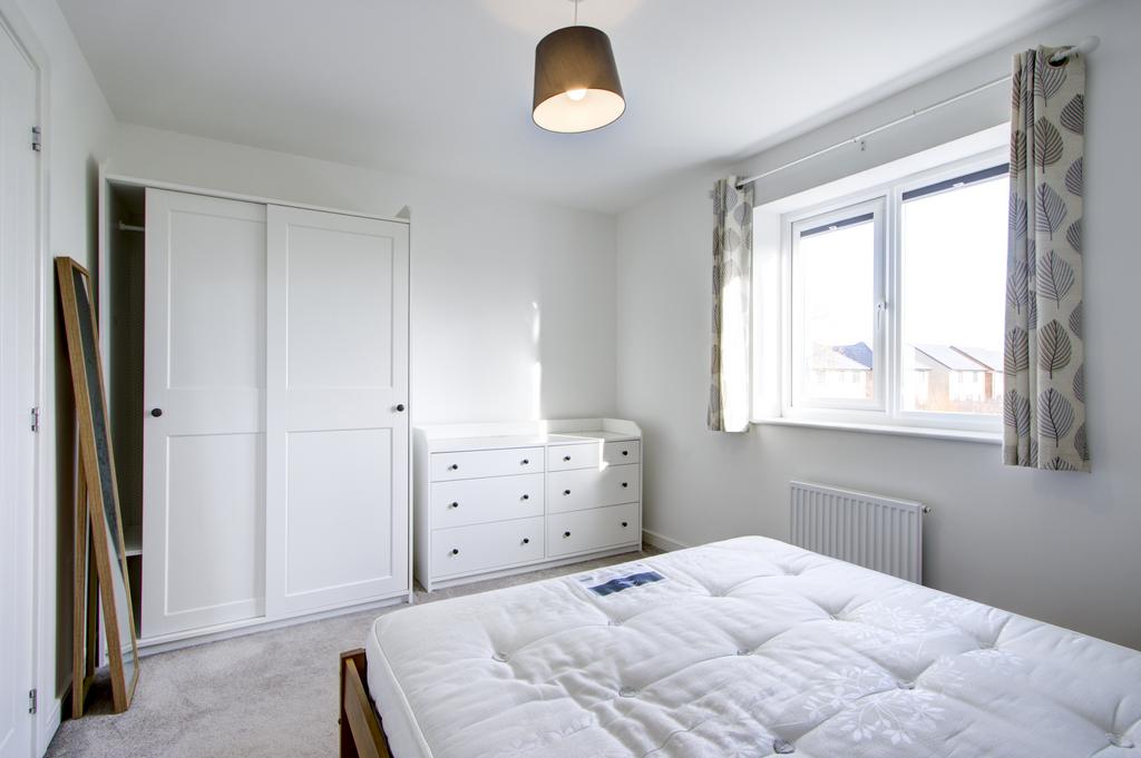 Bedroom 2 (2)