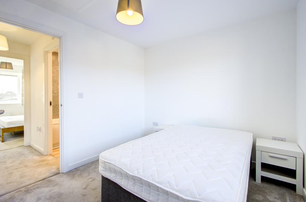 Bedroom 1 (2)