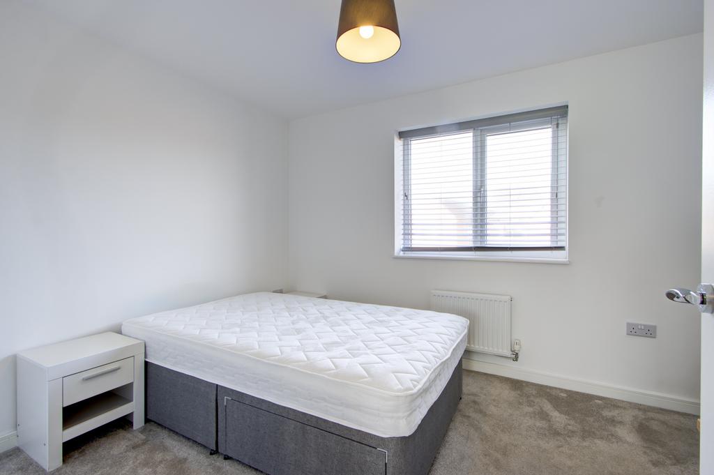 Bedroom 1 (4)