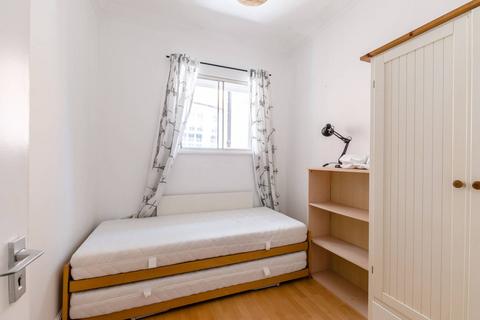2 bedroom flat to rent, Hollycroft Avenue, Hampstead, London, NW3