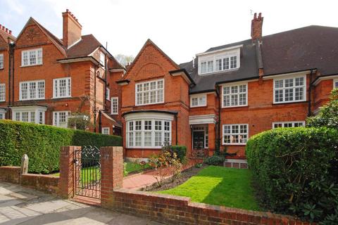 Hollycroft Avenue, Hampstead, London, NW3