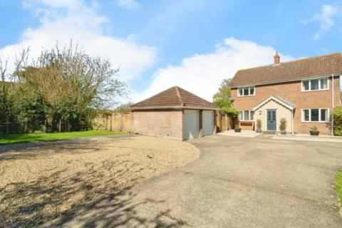 4 bedroom detached house for sale, St Marys Close, Gislingham