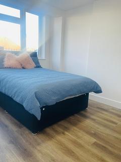 1 bedroom in a house share to rent, North Hyde Road, Hayes UB3