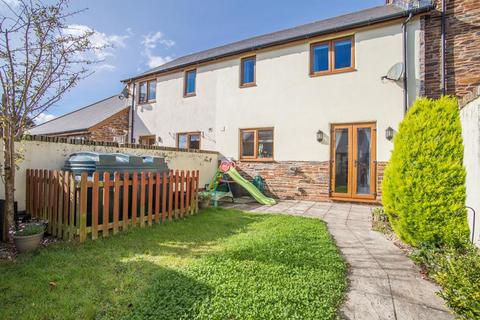 undefined, Iter Court, Bow, EX17