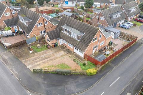 4 bedroom semi-detached house for sale, Shelley Road, Wellingborough NN8