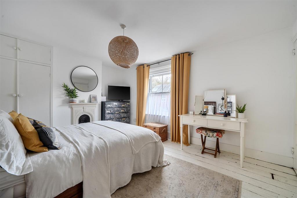 Bedroom 1.jpg