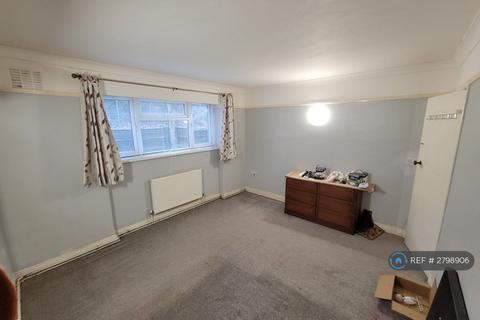 undefined, Courtlands, Maidenhead, SL6