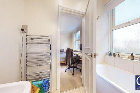 1 bedroom apartment to rent, Cable Street, London, E1