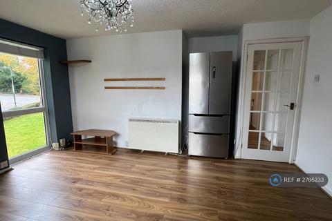 2 bedroom flat to rent, The Gables, Manchester, M33