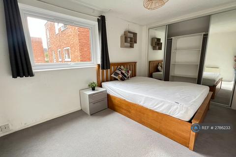 2 bedroom flat to rent, The Gables, Manchester, M33