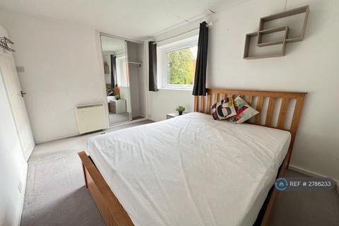 2 bedroom flat to rent, The Gables, Manchester, M33