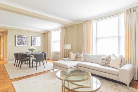 3 bedroom property to rent, Hill Street, London W1J