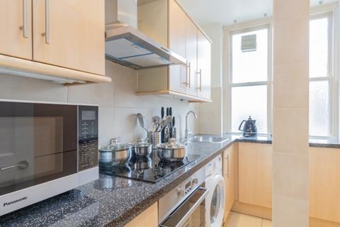 3 bedroom property to rent, Hill Street, London W1J