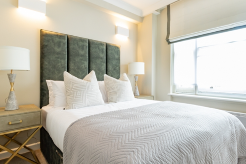 3 bedroom property to rent, Hill Street, London W1J