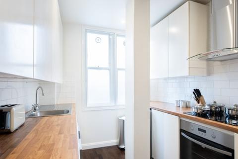 3 bedroom apartment to rent, Hill Street, London W1J
