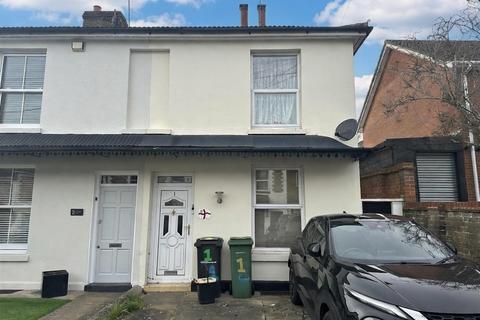 2 bedroom end of terrace house for sale, St. Georges Square, Maidstone