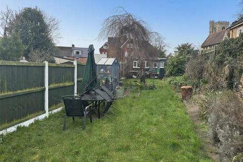 2 bedroom end of terrace house for sale, St. Georges Square, Maidstone