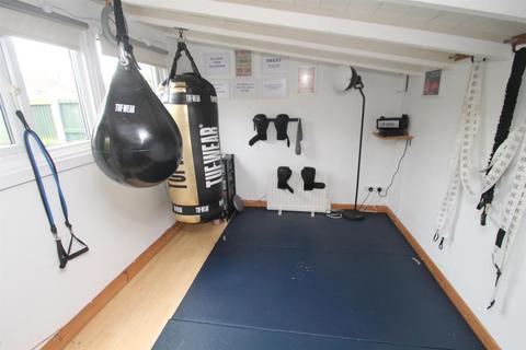 2 bedroom end of terrace house for sale, St. Georges Square, Maidstone