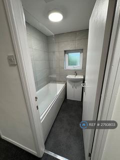 1 bedroom in a house share to rent, Wallace Avenue, Liverpool, L36