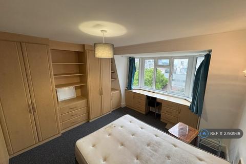 3 bedroom flat to rent, Exeter Park Mansions, Bournemouth, BH2