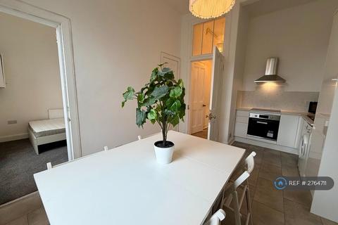 2 bedroom flat to rent, Montgomery St, Edinburgh, EH7