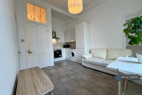 2 bedroom flat to rent, Montgomery St, Edinburgh, EH7