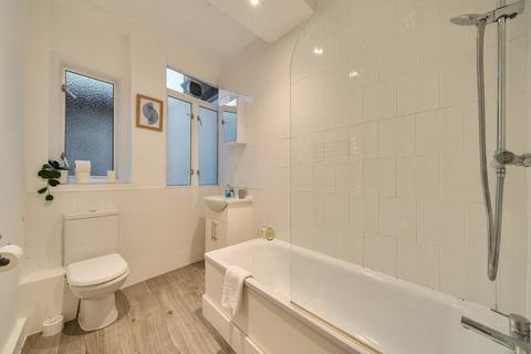 2 bedroom flat for sale, Glengall Road, Queens Park, London, NW6
