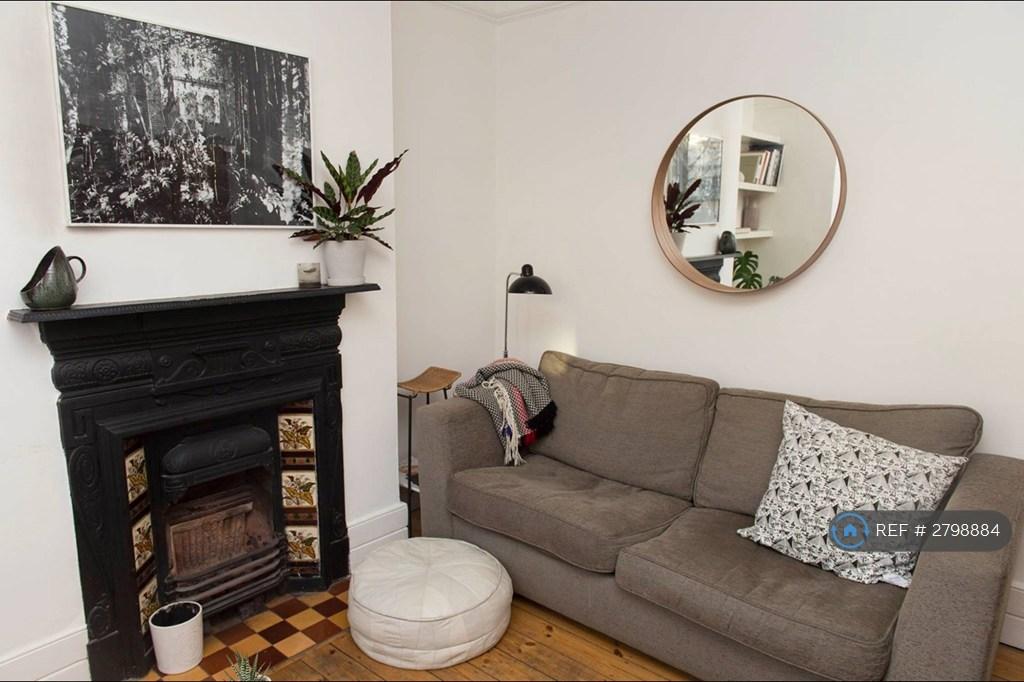 Living Room (Unfurnished)