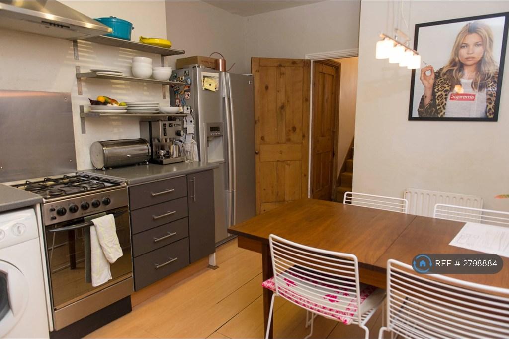 Large Eat-In Kitchen (Unfurnished)