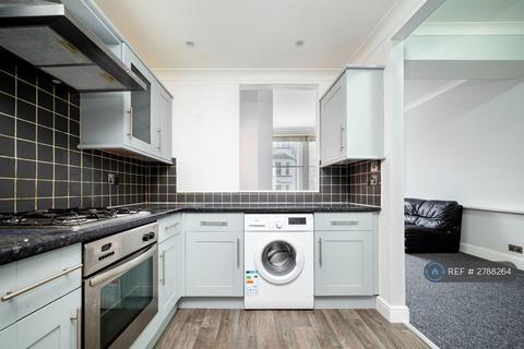 3 bedroom flat to rent, Stanton Court, London, N3