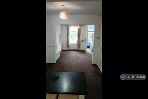 2 bedroom end of terrace house to rent, New Lees St, Ashton-Under-Lyne, OL6