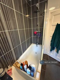 1 bedroom in a flat share to rent, Hook Road, Surbiton, KT6