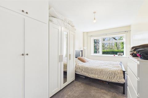 undefined, Alwyne Court, Surrey GU21