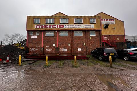 Factory to rent, Dudley Central-Trading Est Shaw Rd Dudley DY2 8QX