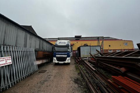 Factory to rent, Dudley Central-Trading Est Shaw Rd Dudley DY2 8QX