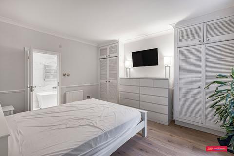 2 bedroom flat to rent, Nevern Square, London, SW5