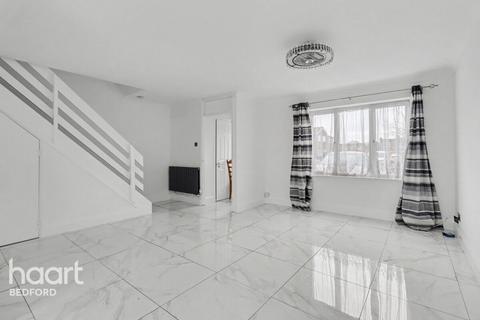 undefined, Hawthorn Close, ST NEOTS