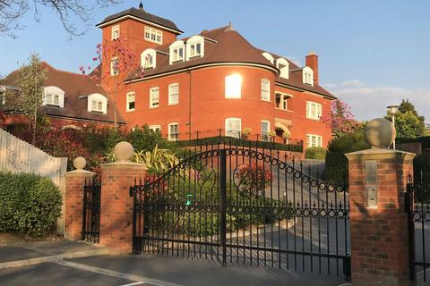 3 bedroom penthouse for sale, Valency House, Northwood HA6