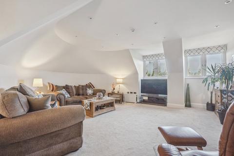 3 bedroom penthouse for sale, Valency House, Northwood HA6