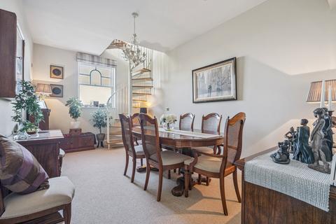 3 bedroom penthouse for sale, Valency House, Northwood HA6
