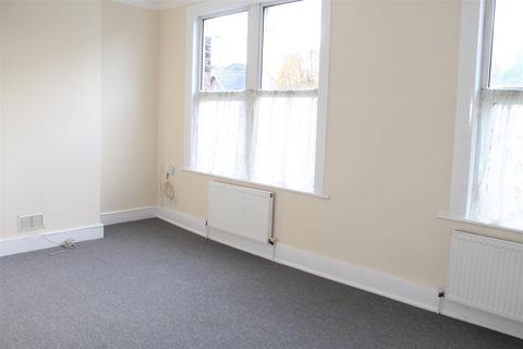 1 bedroom flat to rent, Hoe Street, London E17