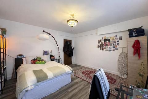 3 bedroom flat to rent, Settles Street, London E1