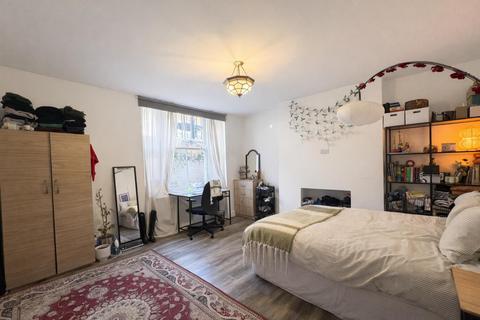 3 bedroom flat to rent, Settles Street, London E1