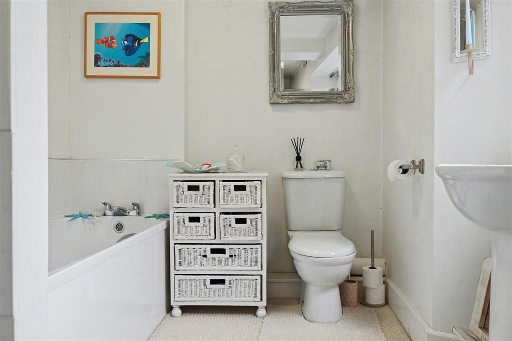 Family Bathroom.jpg