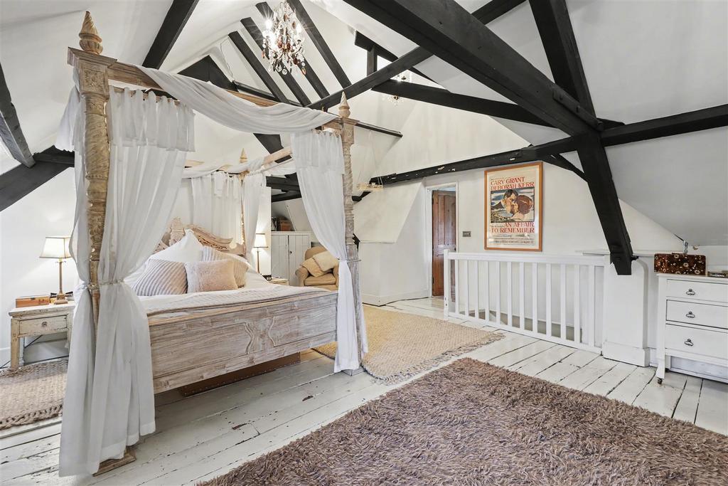 Master Bedroom 2.jpg