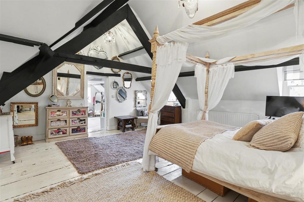 Master Bedroom 3.jpg