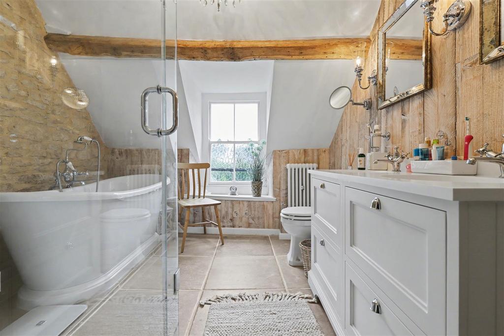 Master Bedroom - Ensuite.jpg